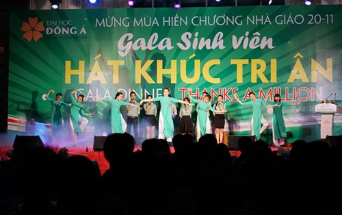 Nhiều cảm xúc dâng trào trong Gala “Hát khúc tri ân” của sinh viên Đại học Đông Á